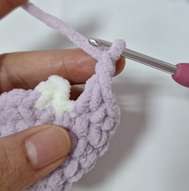 Triceratops step photo: starting the frill in the front loops
